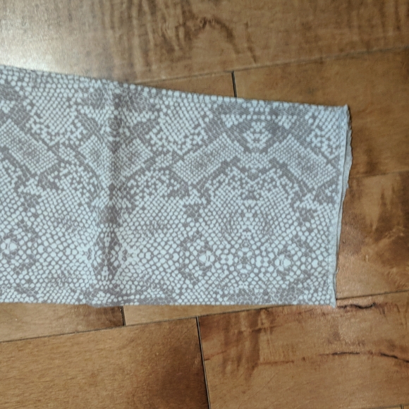 Aritzia Denim forum jeans NWT. - Picture 5 of 8